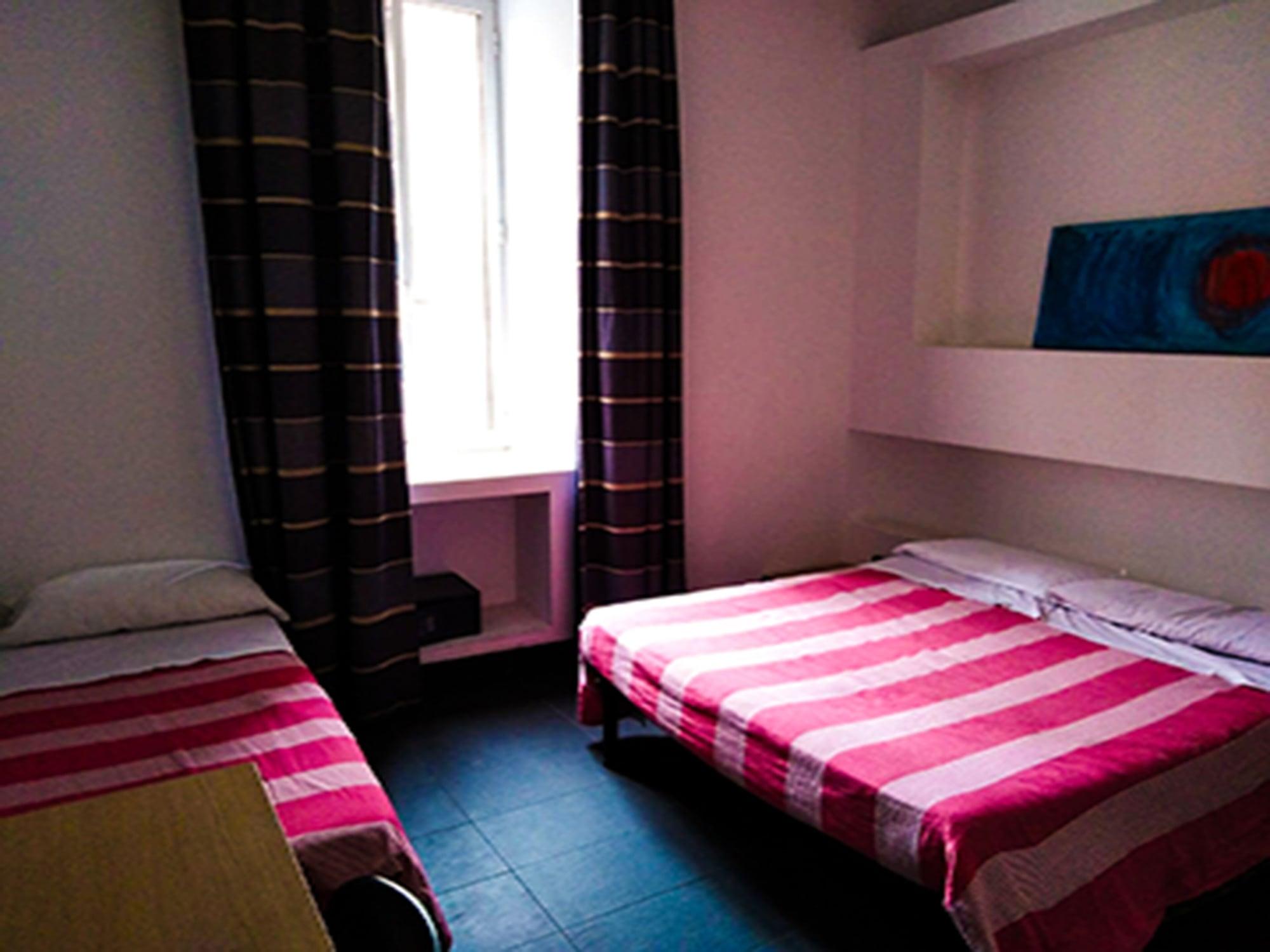 M&J Place Hostel ローマ エクステリア 写真