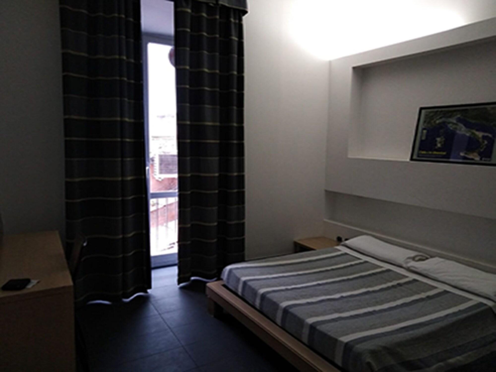 M&J Place Hostel ローマ エクステリア 写真