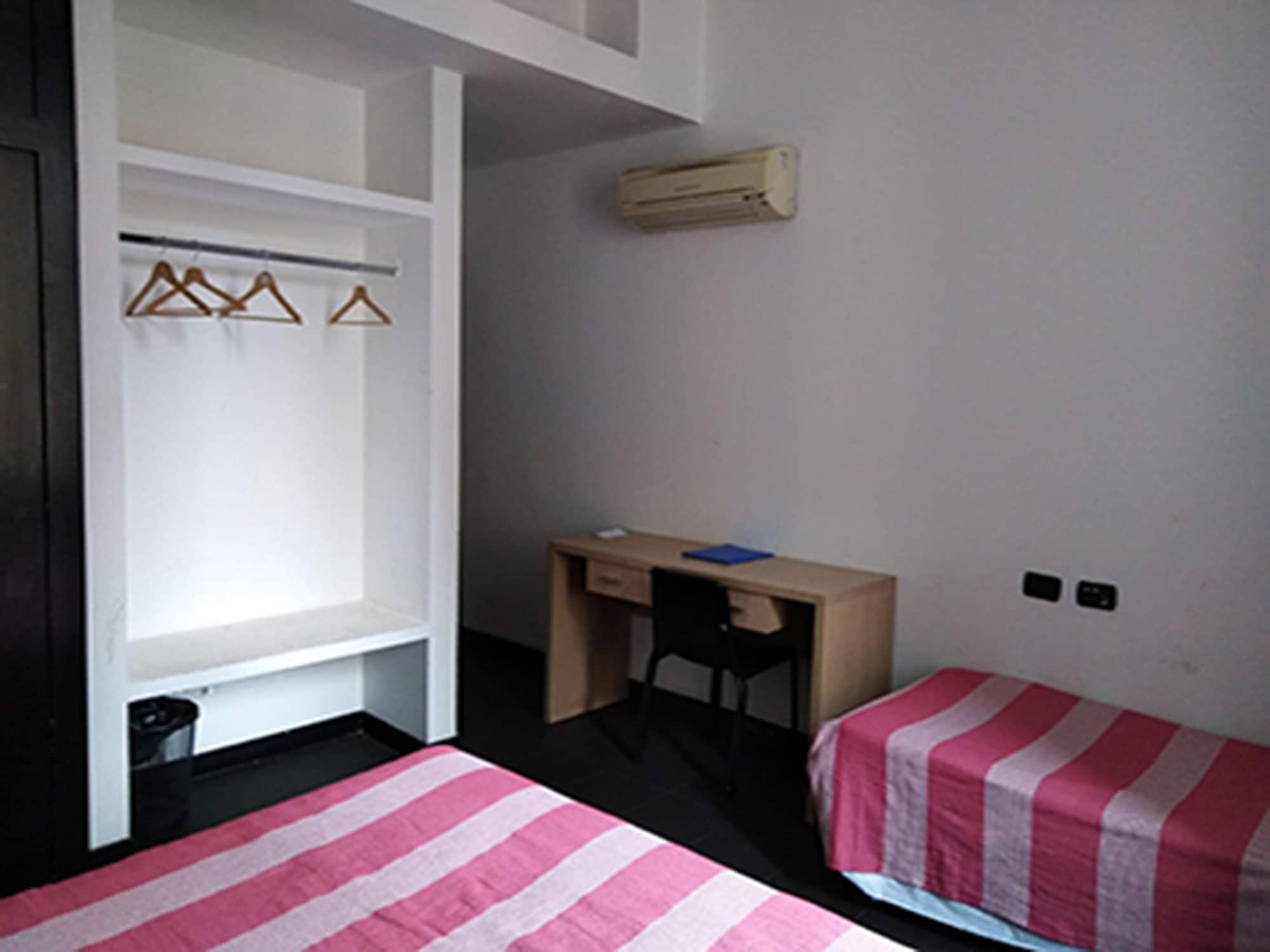 M&J Place Hostel ローマ エクステリア 写真