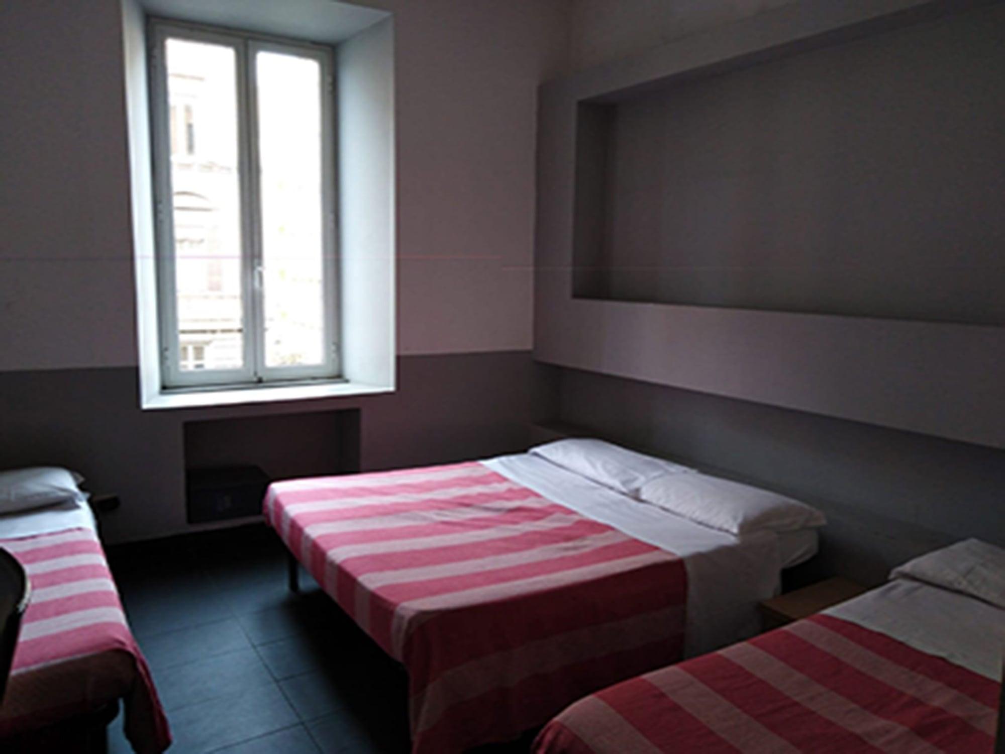 M&J Place Hostel ローマ エクステリア 写真