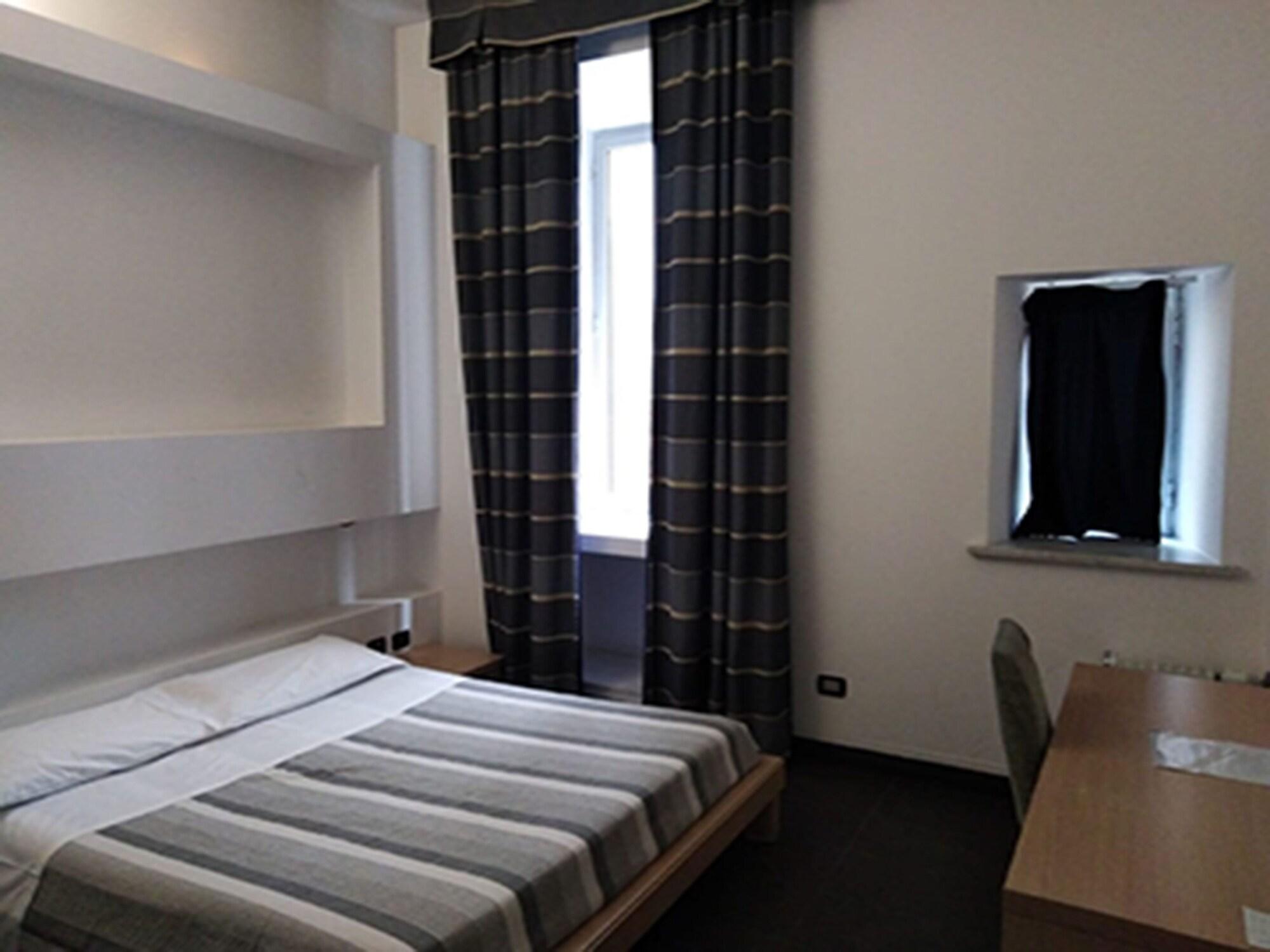 M&J Place Hostel ローマ エクステリア 写真
