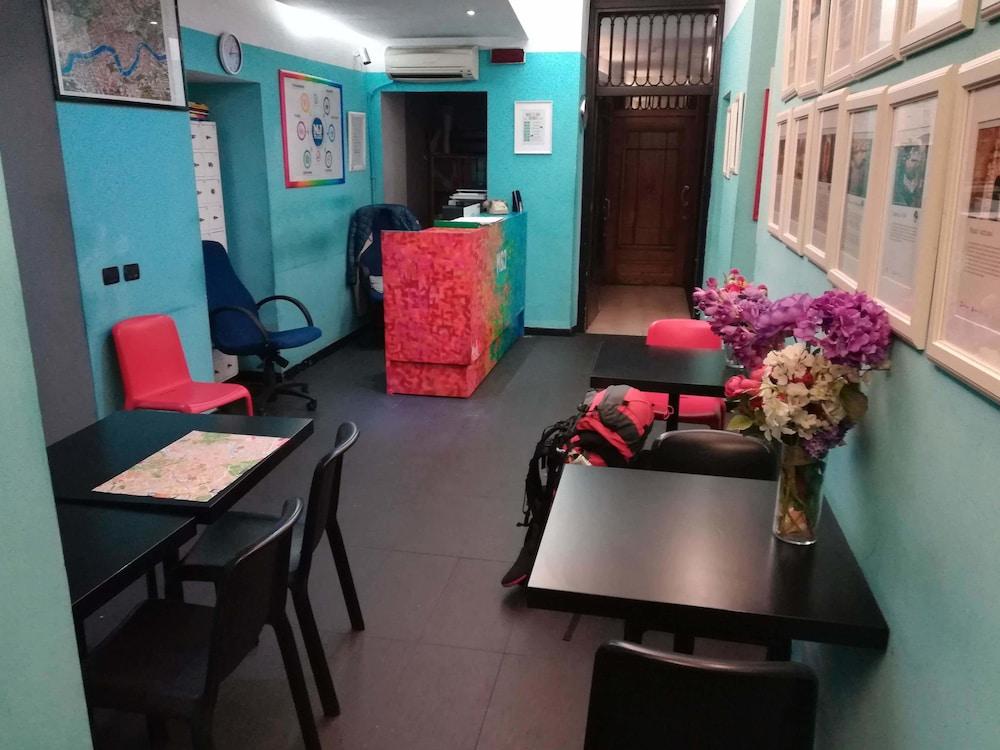 M&J Place Hostel ローマ エクステリア 写真