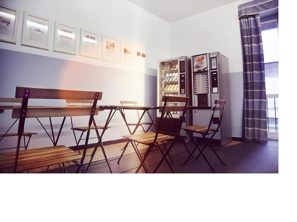 M&J Place Hostel ローマ エクステリア 写真