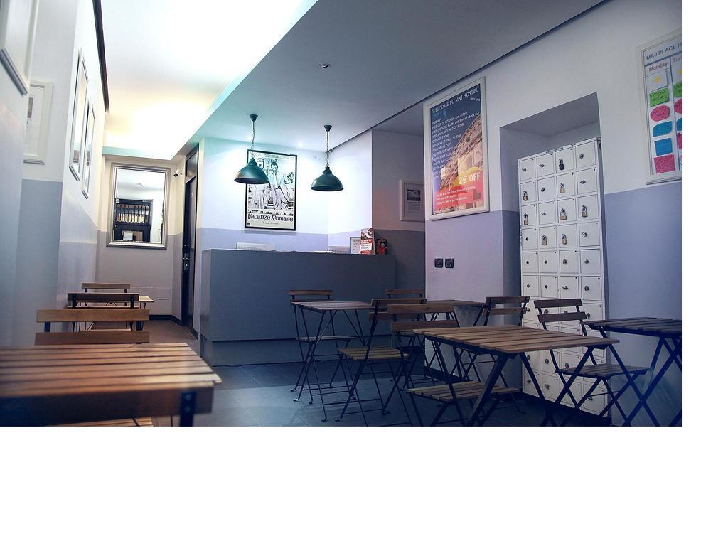 M&J Place Hostel ローマ エクステリア 写真