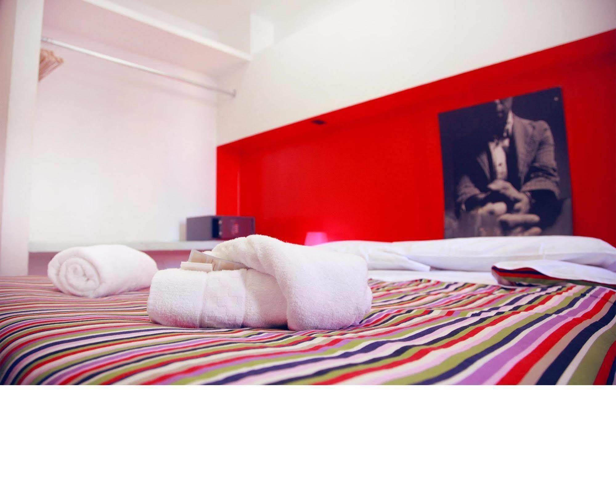 M&J Place Hostel ローマ エクステリア 写真