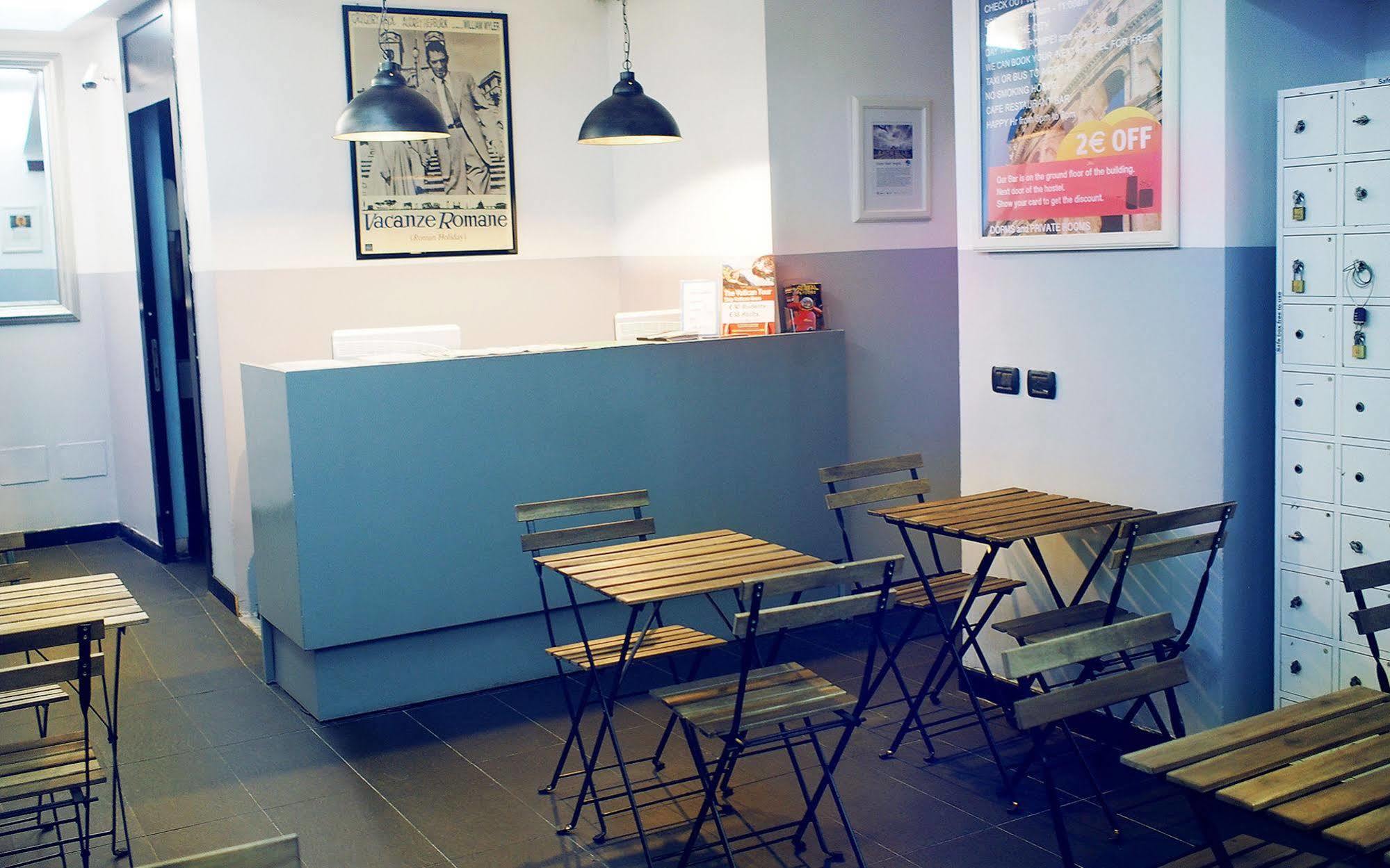 M&J Place Hostel ローマ エクステリア 写真