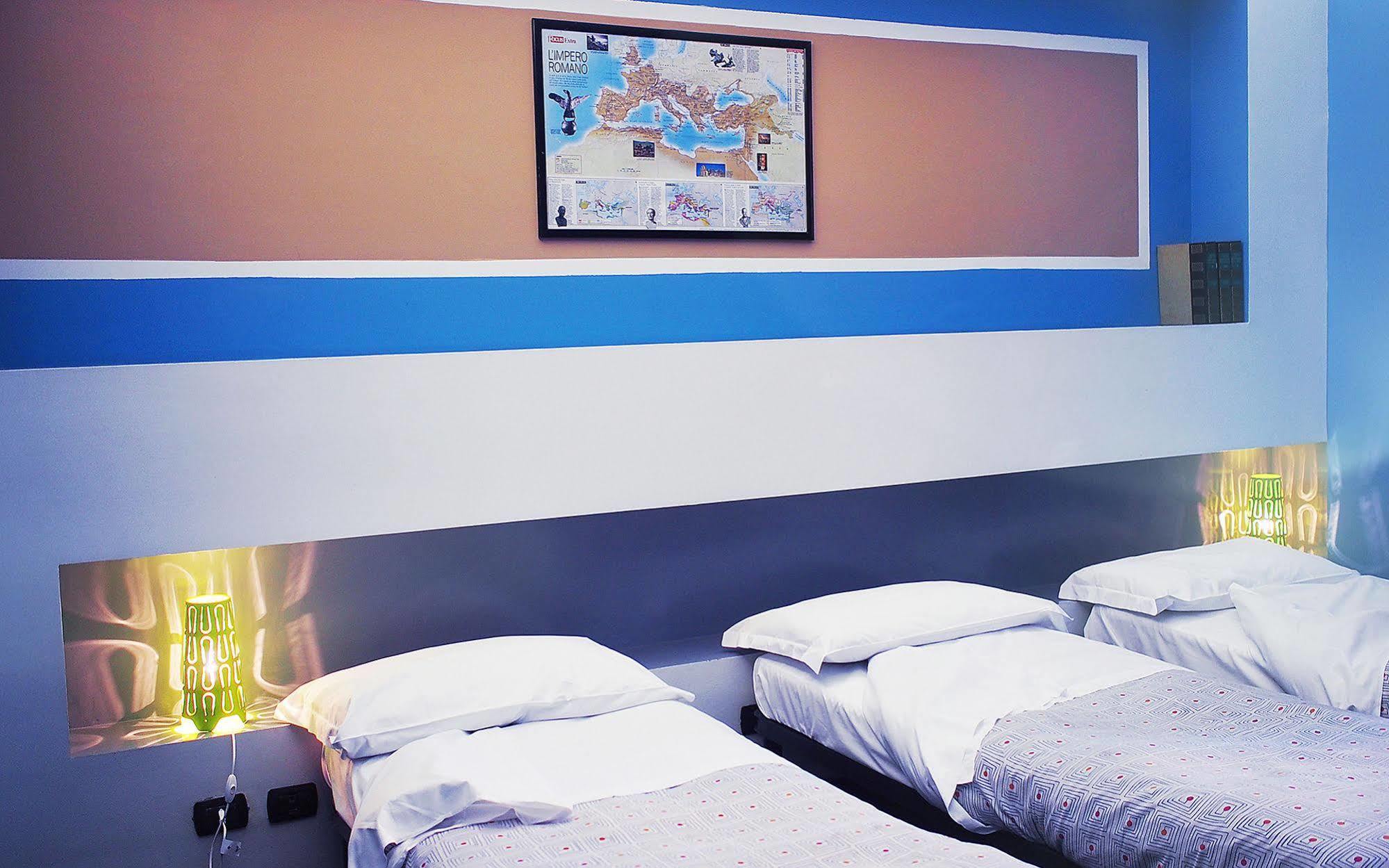 M&J Place Hostel ローマ エクステリア 写真